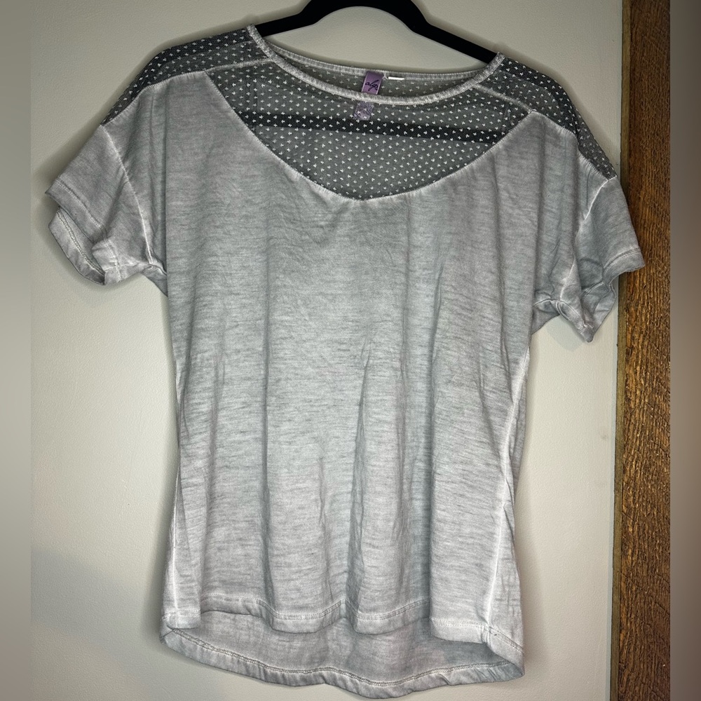 Small detailed Tee